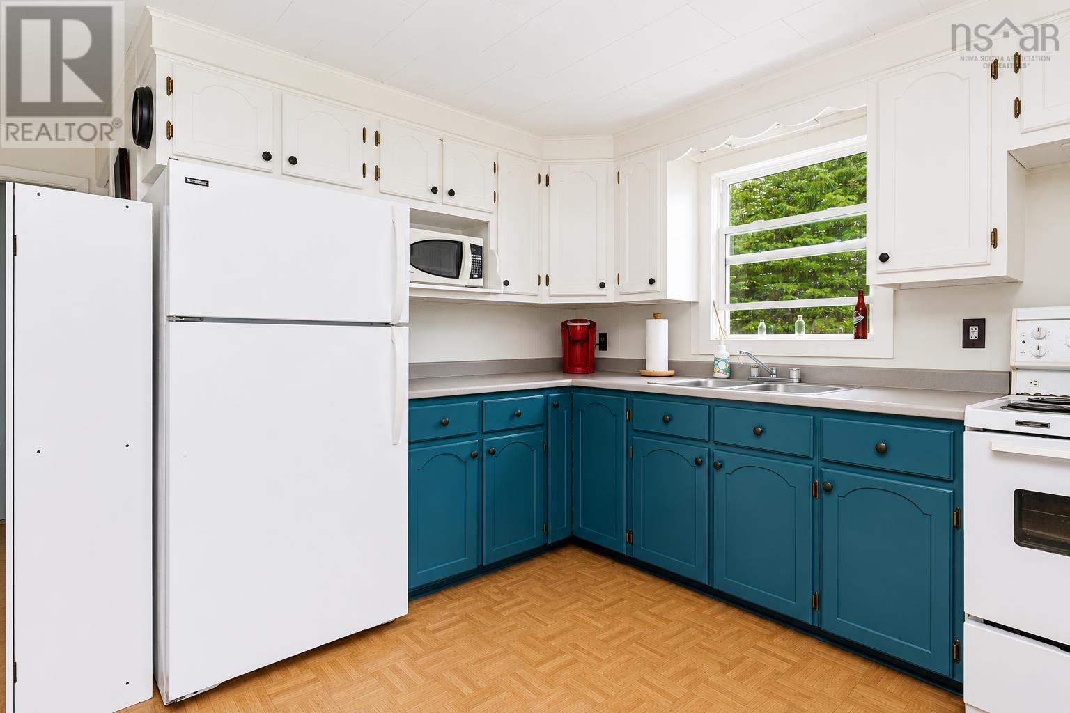 7498 East Bay Highway - 19
