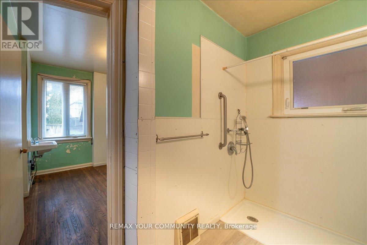 31 ALLISTER AVENUE - 16
