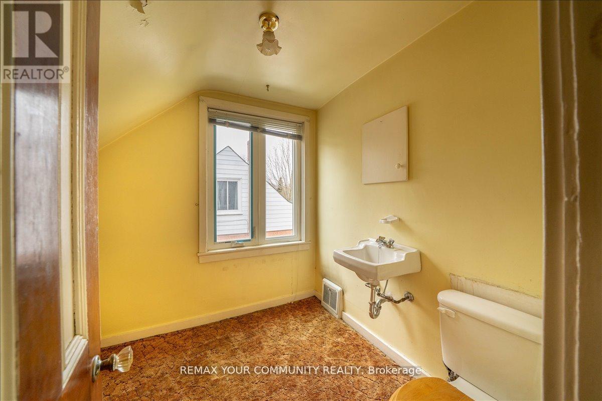 31 ALLISTER AVENUE - 22