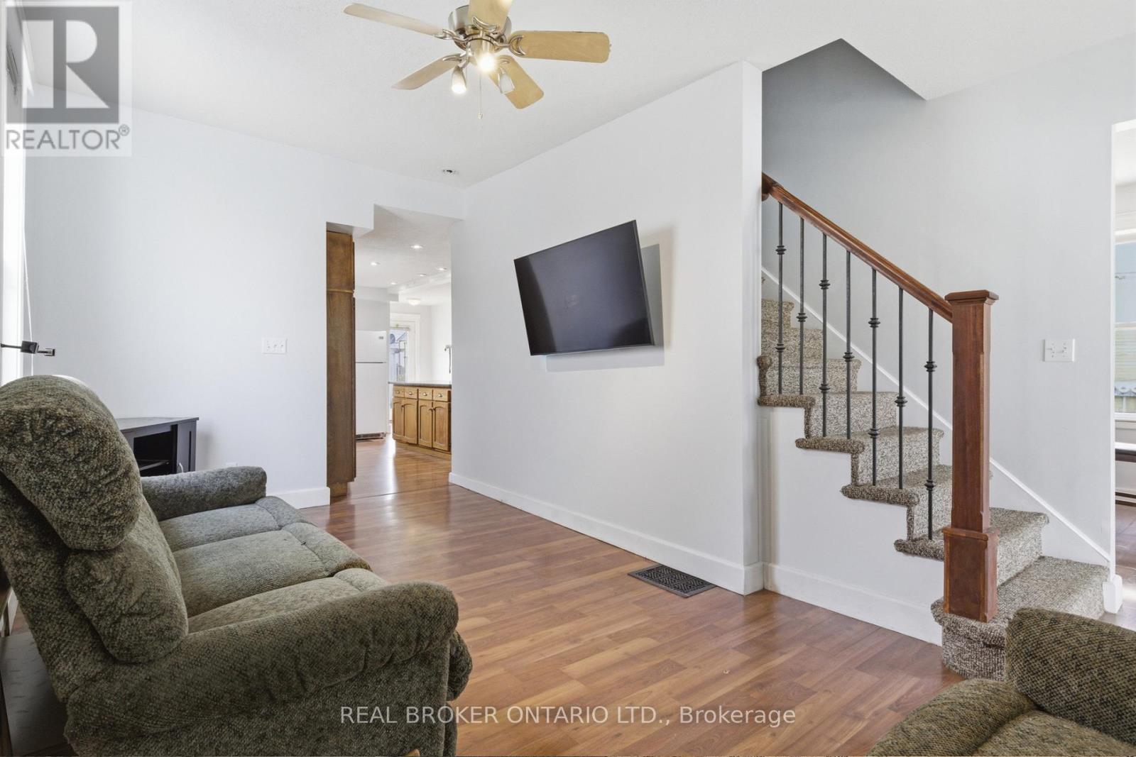 368 WELLINGTON AVENUE S - 5