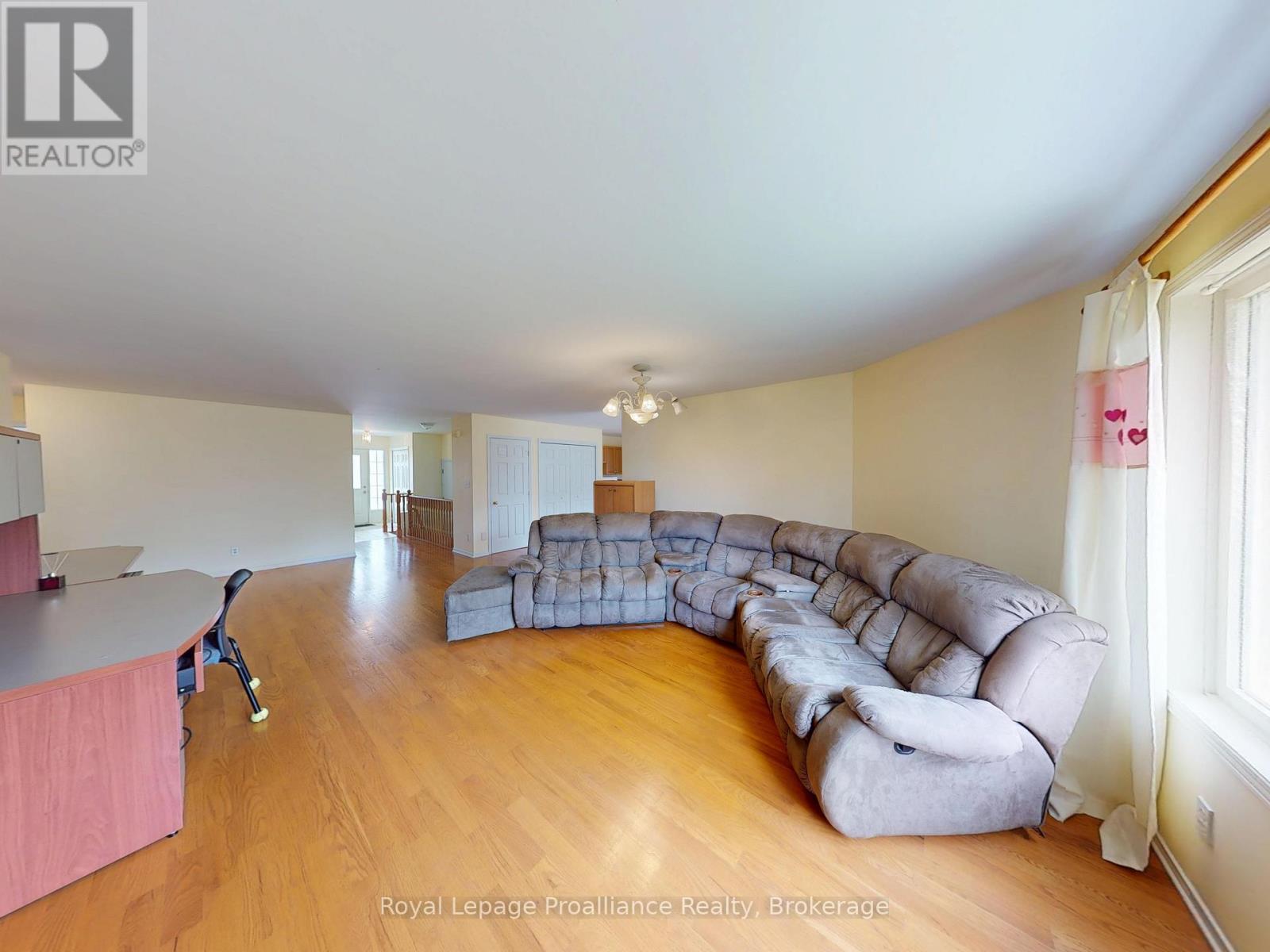 17 SUMAC TERRACE - 4