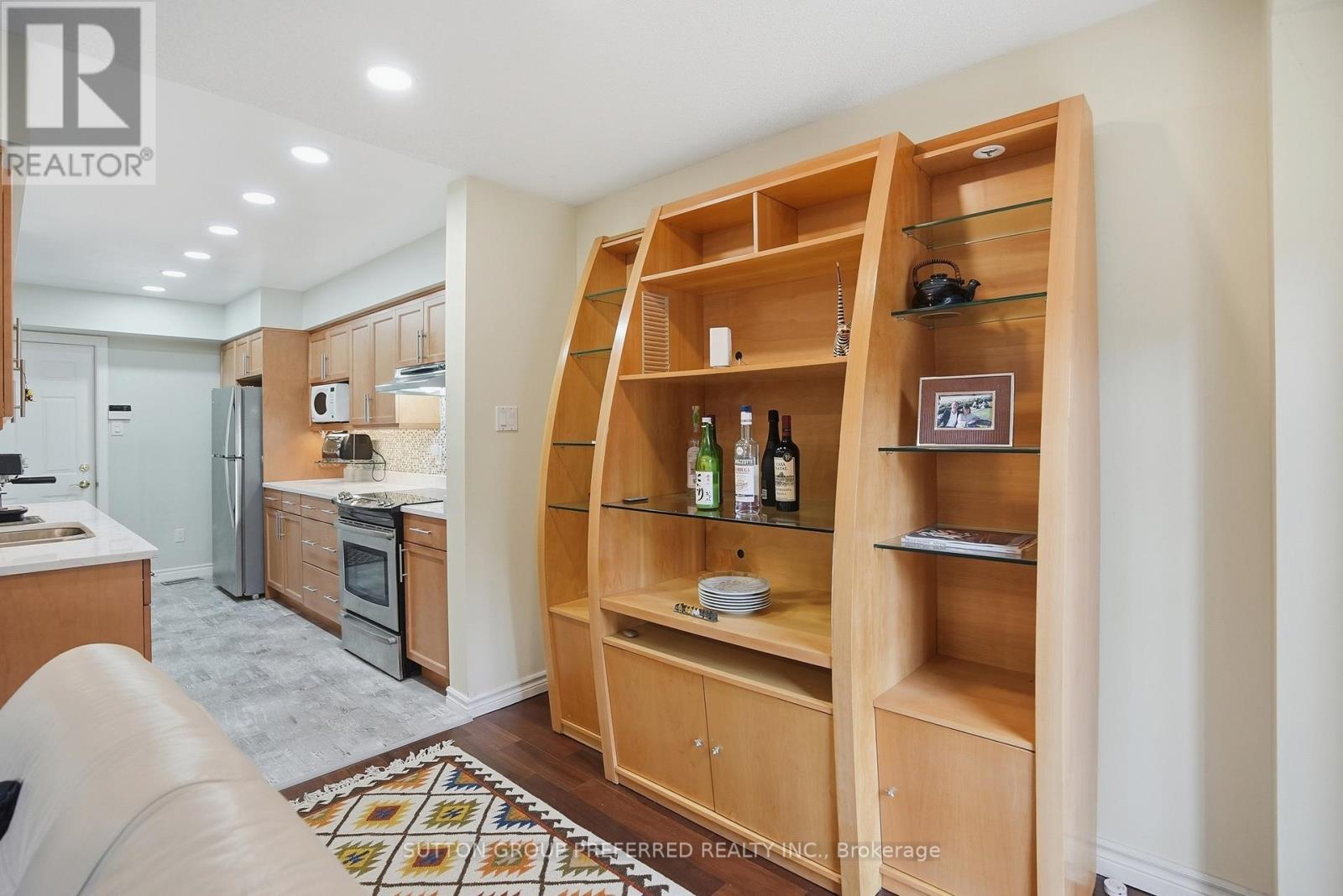#17 1500 RICHMOND STREET - 12