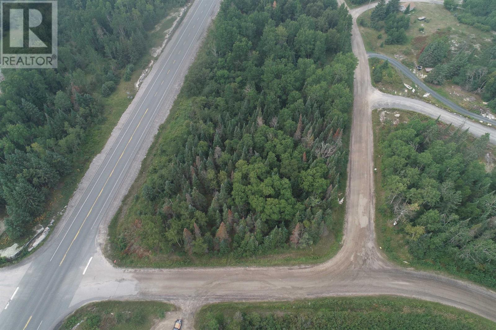 Villeneuve RD NW, Kenora — photo 2