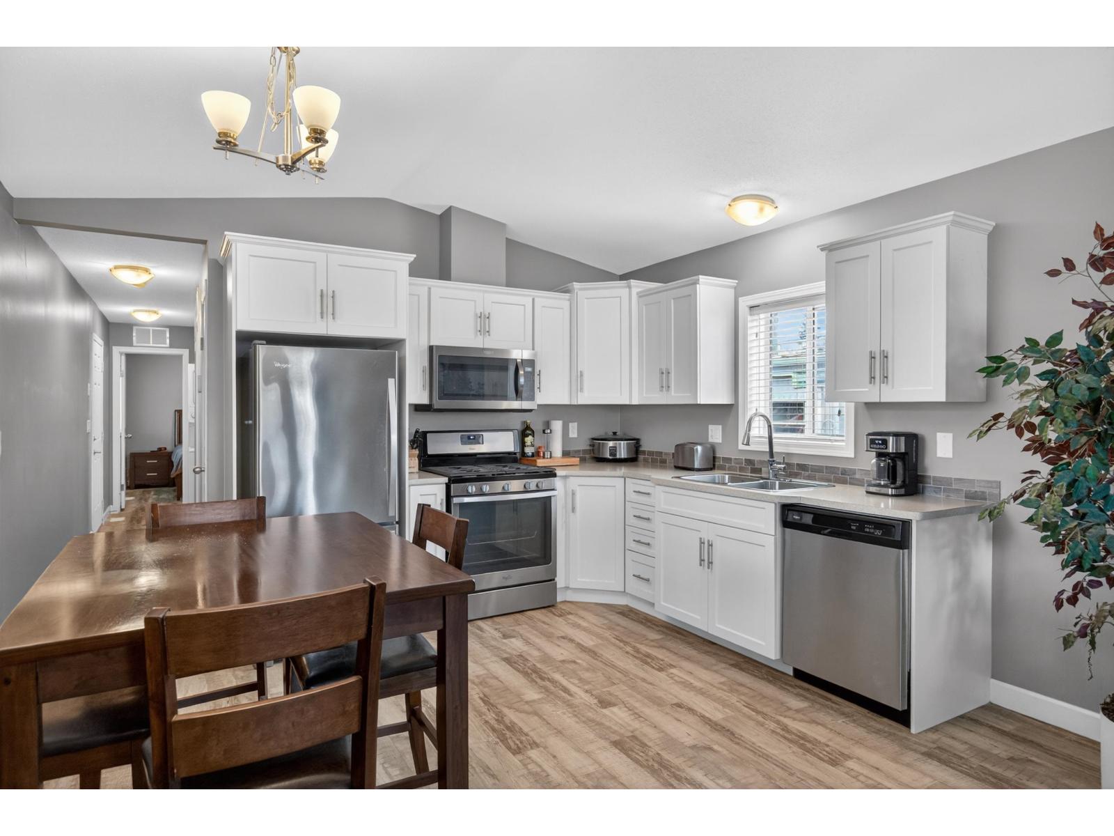 17 24330 FRASER HIGHWAY, Langley