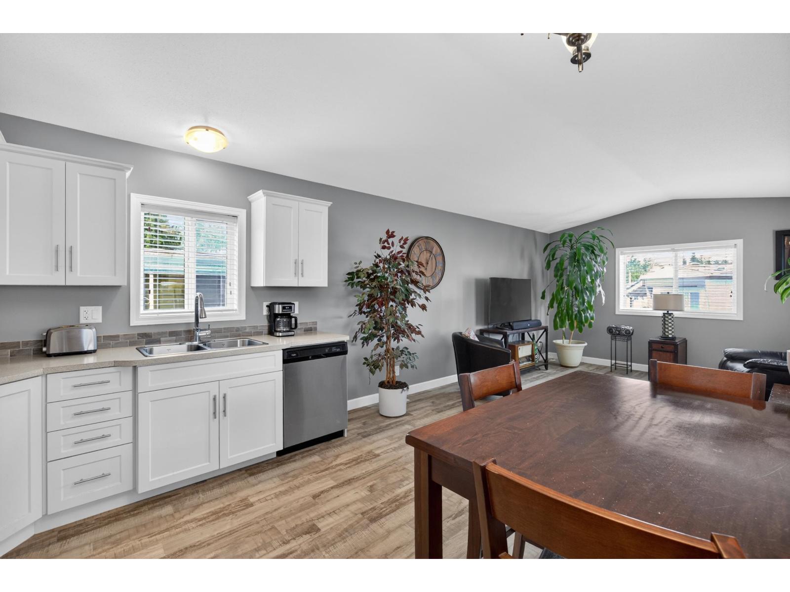 17 24330 FRASER HIGHWAY, Langley