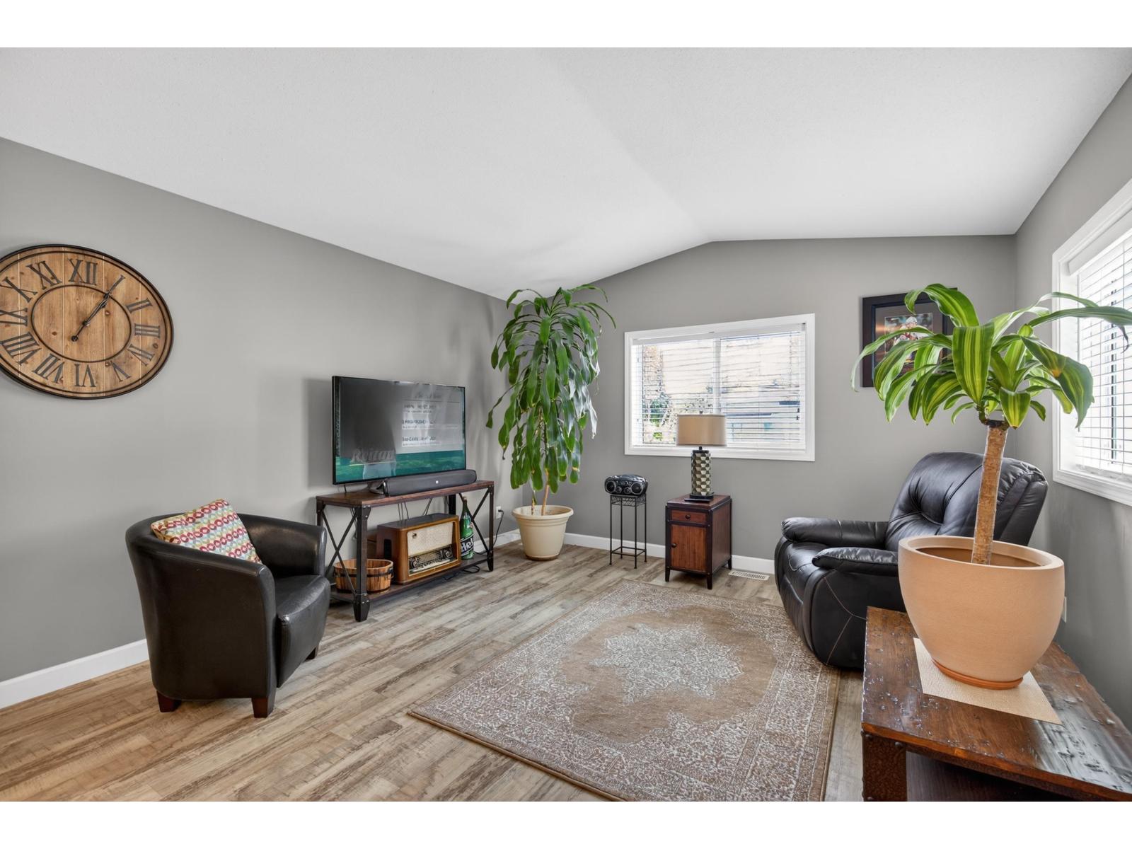 17 24330 FRASER HIGHWAY, Langley