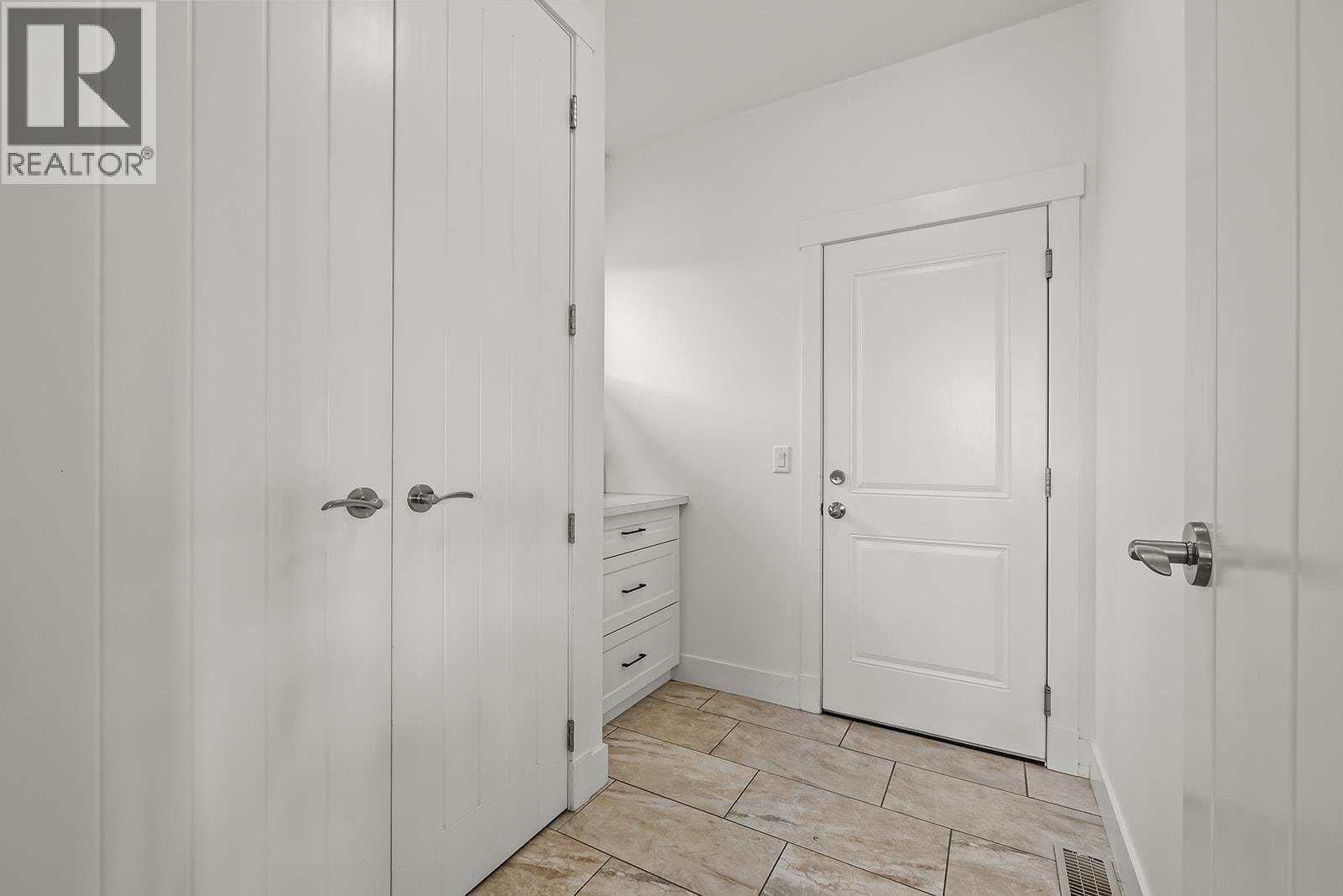 2401 Tallus Heights Drive - 26