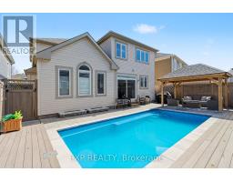 73 BRISTLING CRESCENT — photo 3