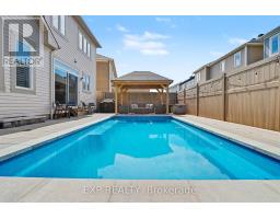 73 BRISTLING CRESCENT — photo 4