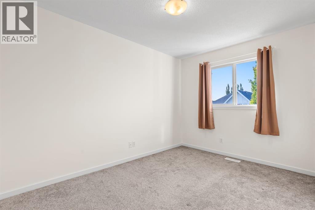 790 River Heights Crescent, Cochrane