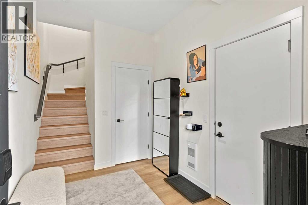 105 Sovereign Common SW, Shaganappi, Calgary photo 4
