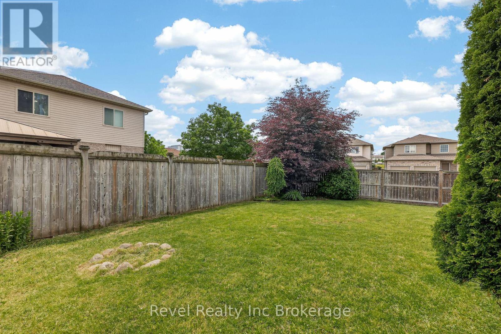 762 FRONTENAC CRESCENT - 36