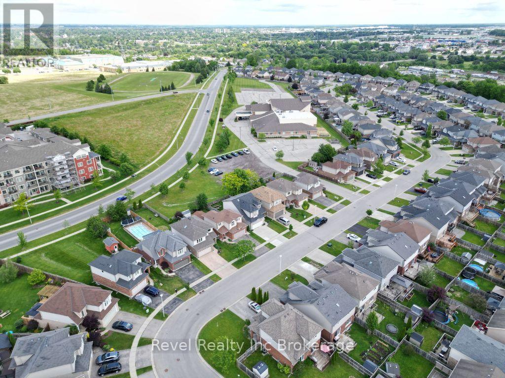 762 FRONTENAC CRESCENT - 40