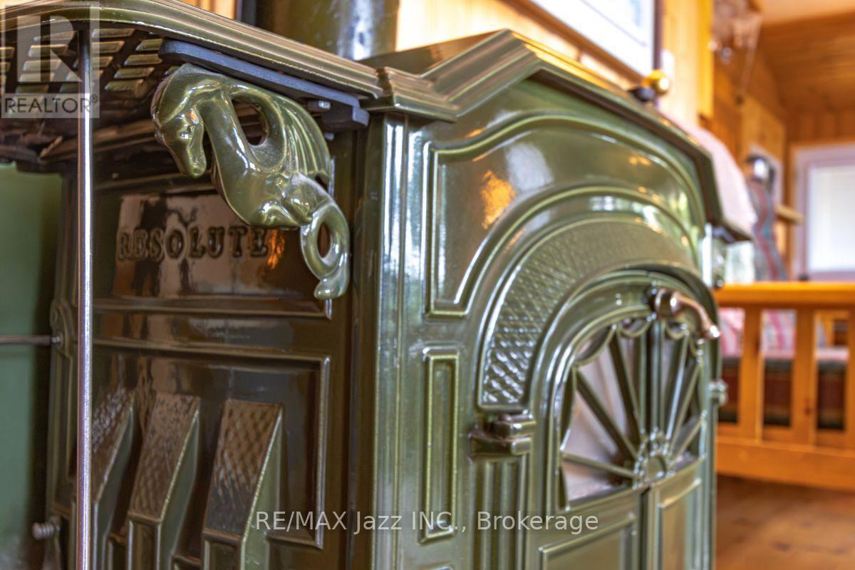1022 TWO DOGS LANE - Image 14