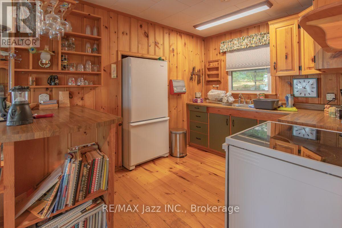 1022 TWO DOGS LANE - Image 11