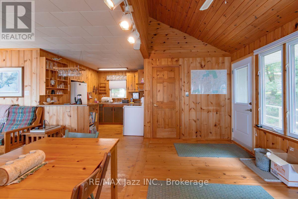1022 TWO DOGS LANE - Image 7