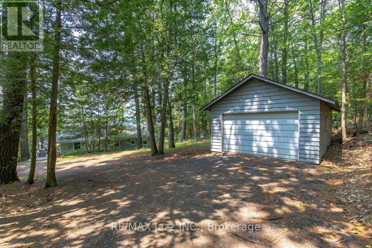 1022 TWO DOGS LANE - Image 31