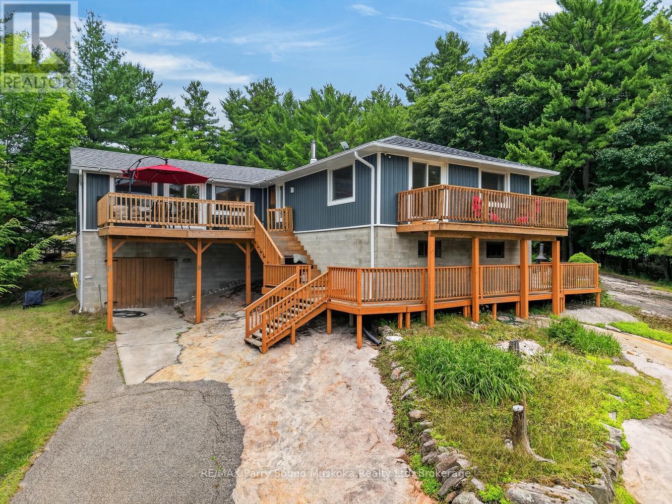 3 RIDGEWAY DRIVE - 44