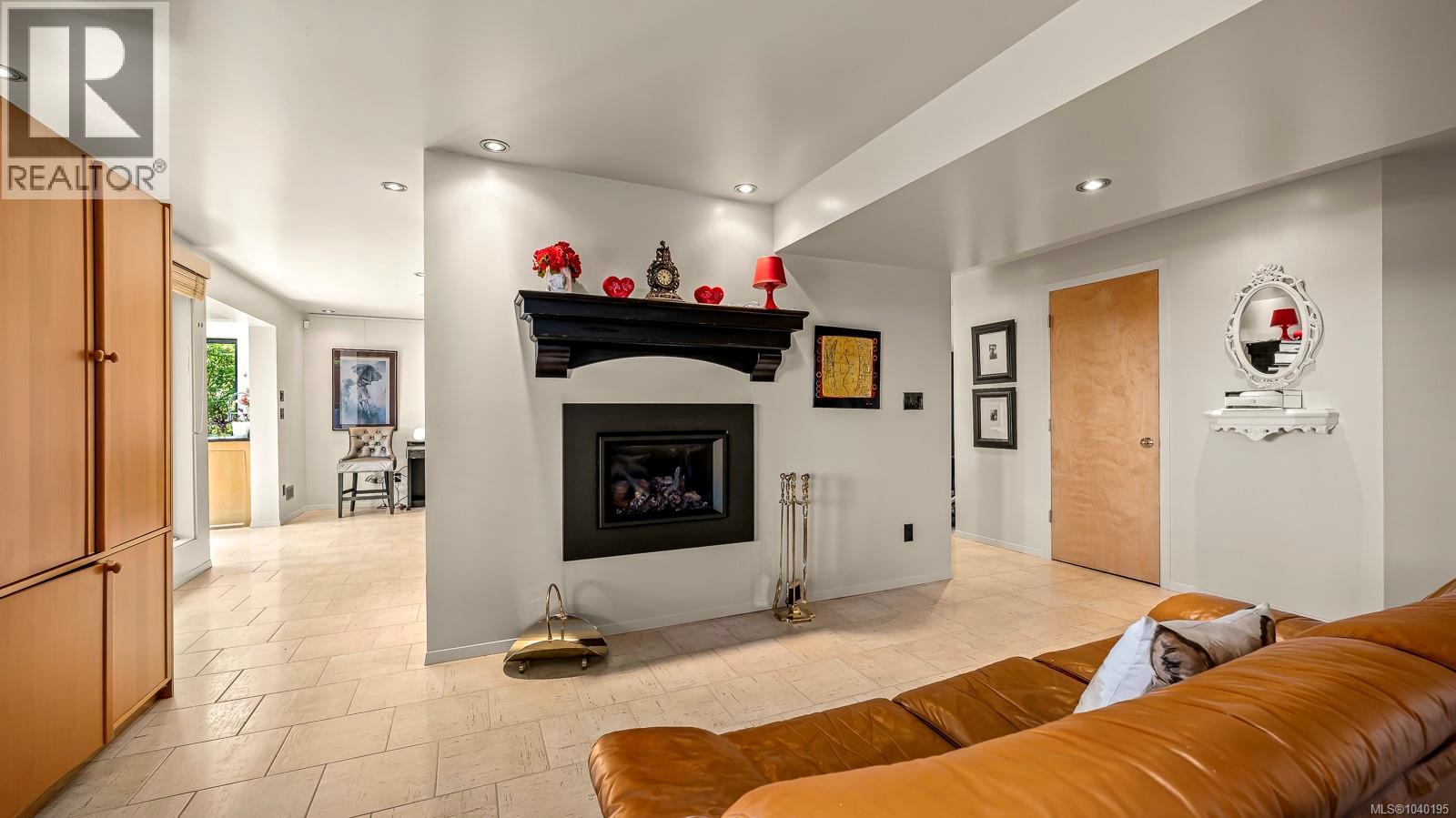 1093 Ash St - 52