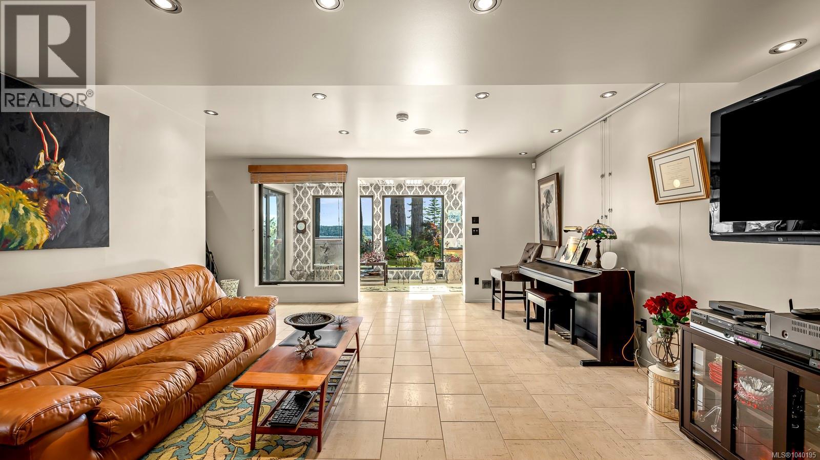 1093 Ash St - 51