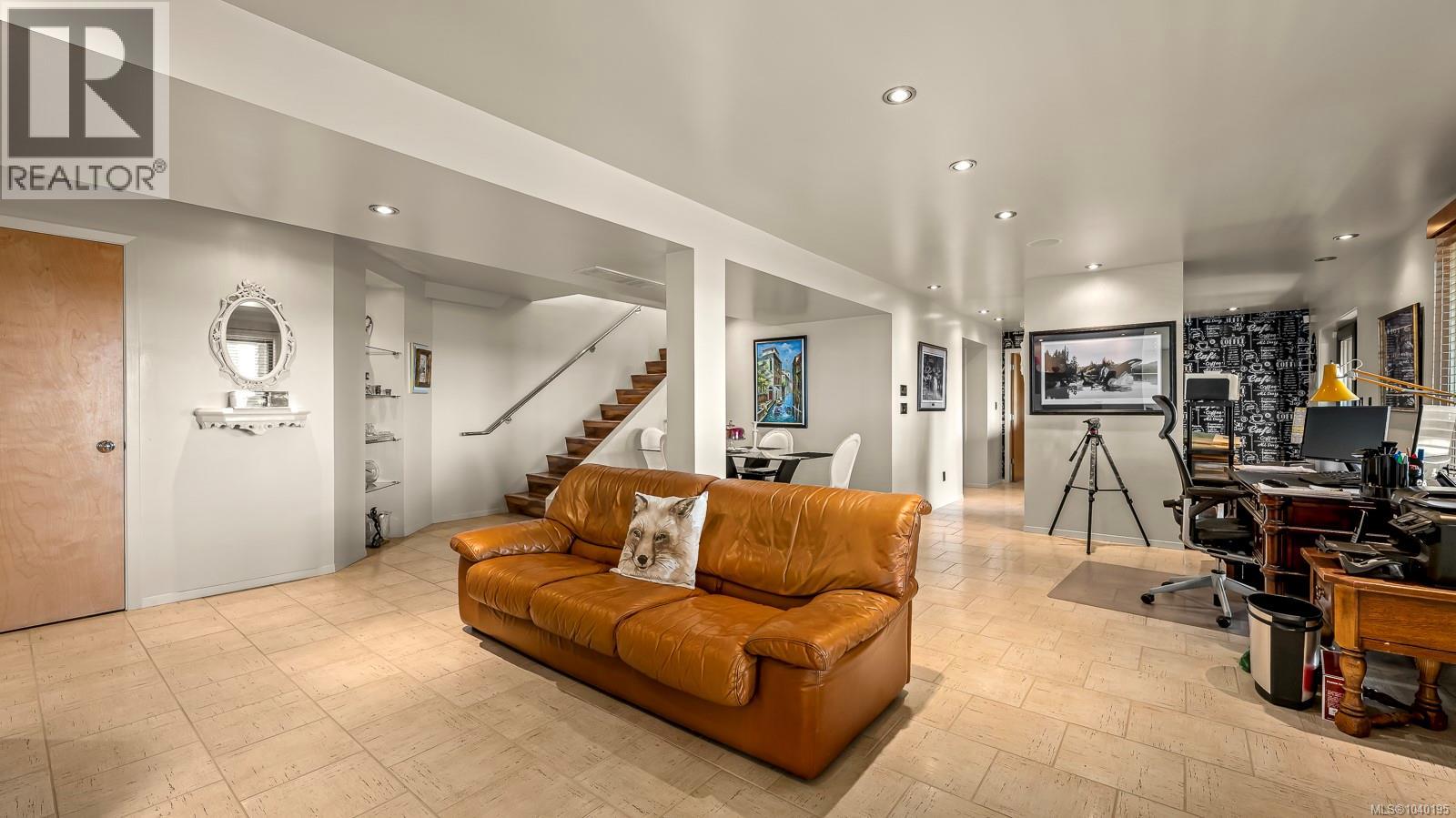 1093 Ash St - 54