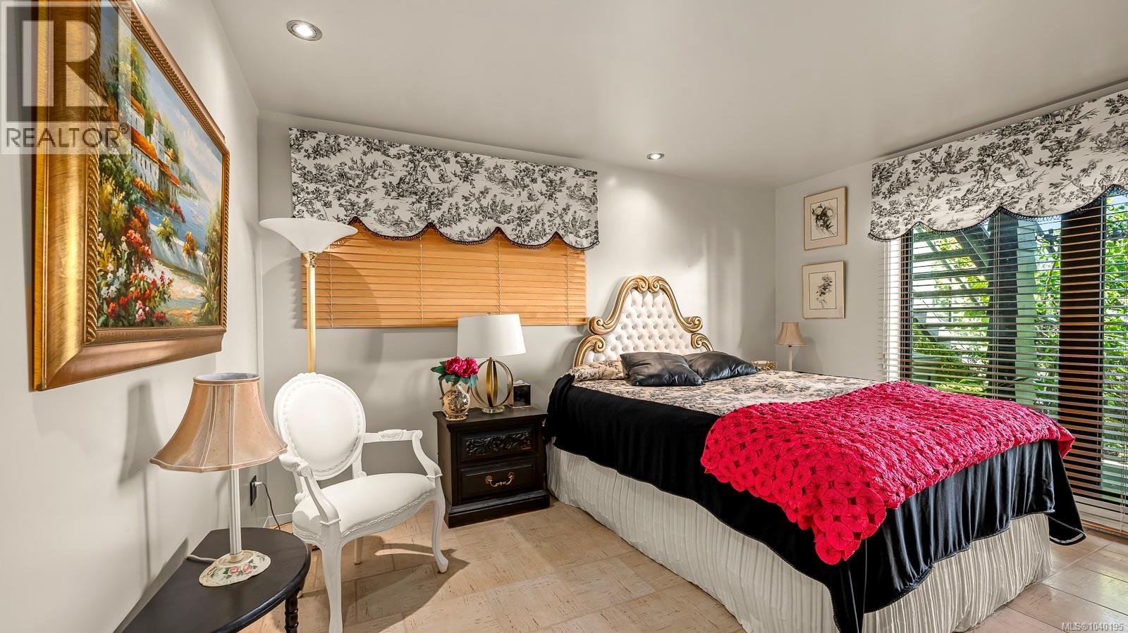 1093 Ash St - 56