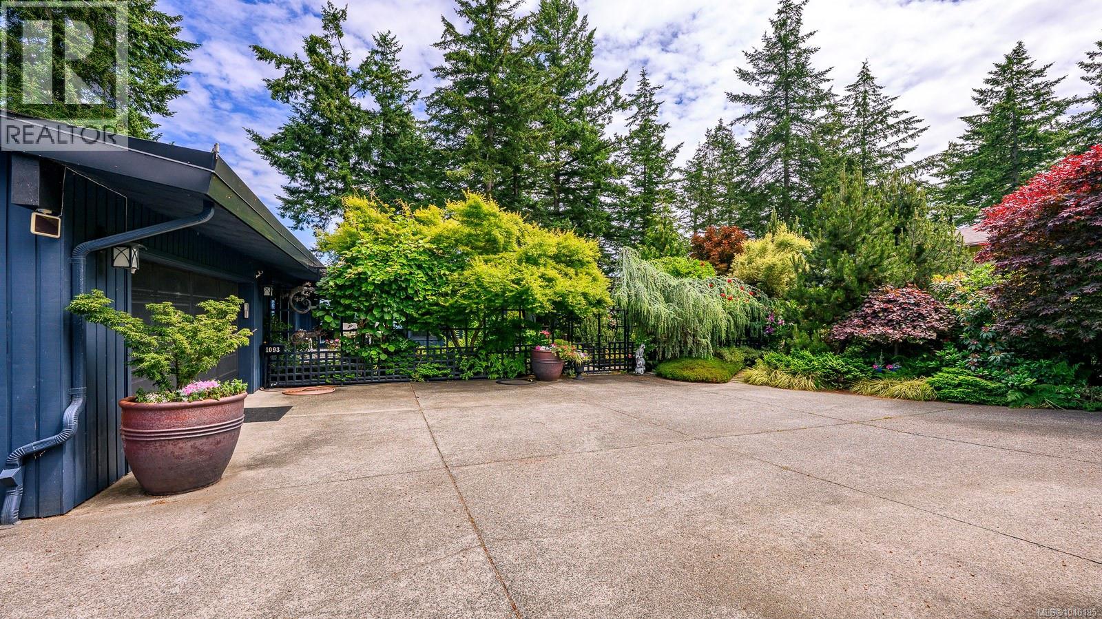 1093 Ash St - 63