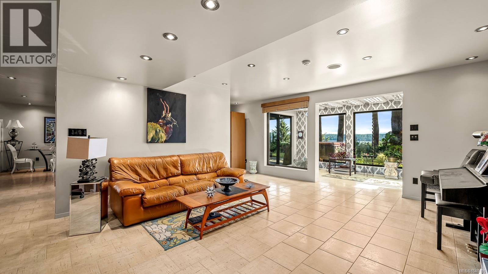 1093 Ash St - 50