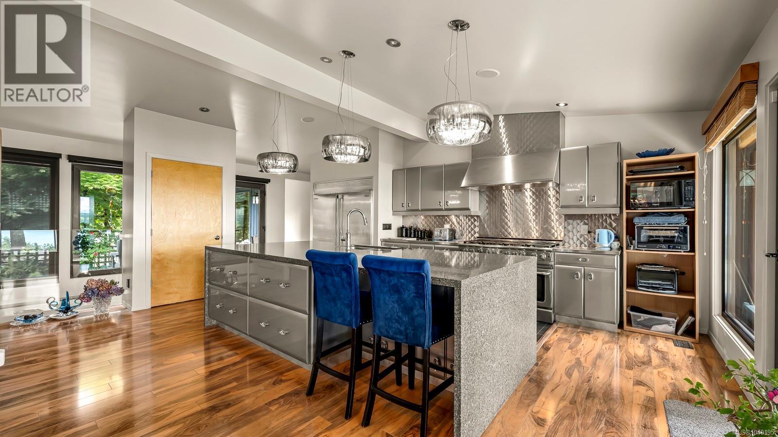 1093 Ash St - 25
