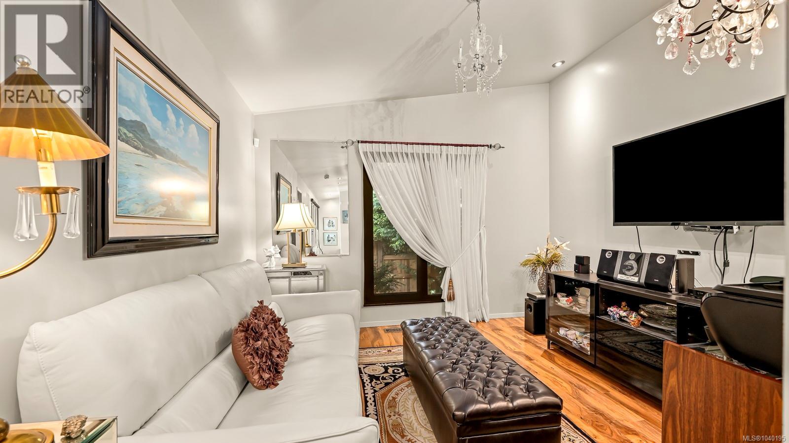 1093 Ash St - 34