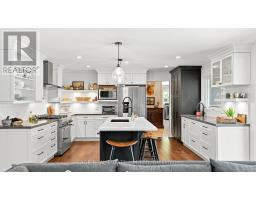 Kitchen - 7632 County 9 Road, Clearview, ON L0M1G0 Photo 9