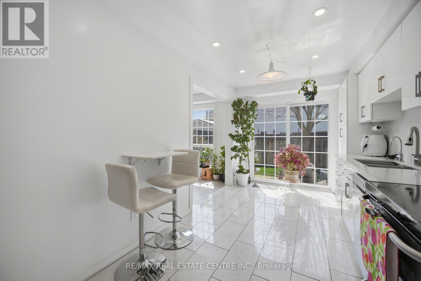 #2 3 HARTNELL SQUARE - 12