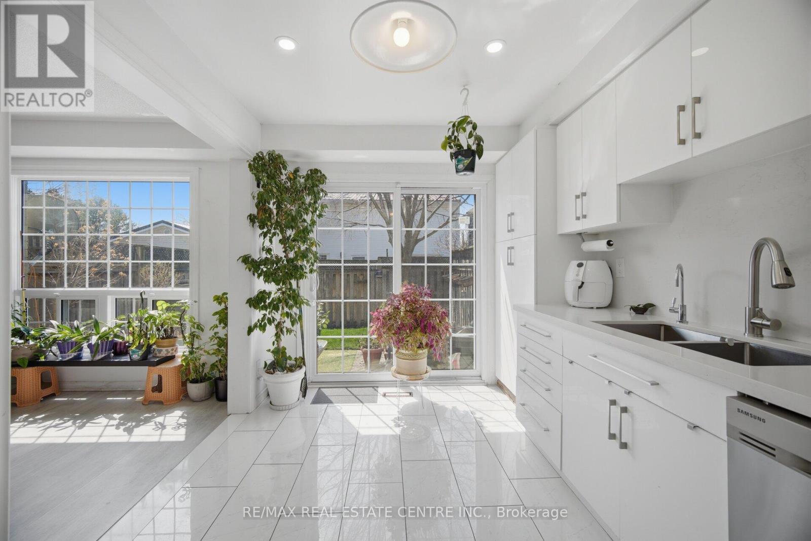 #2 3 HARTNELL SQUARE - 13