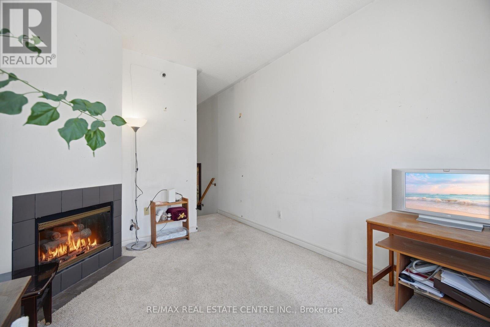 #2 3 HARTNELL SQUARE - 18