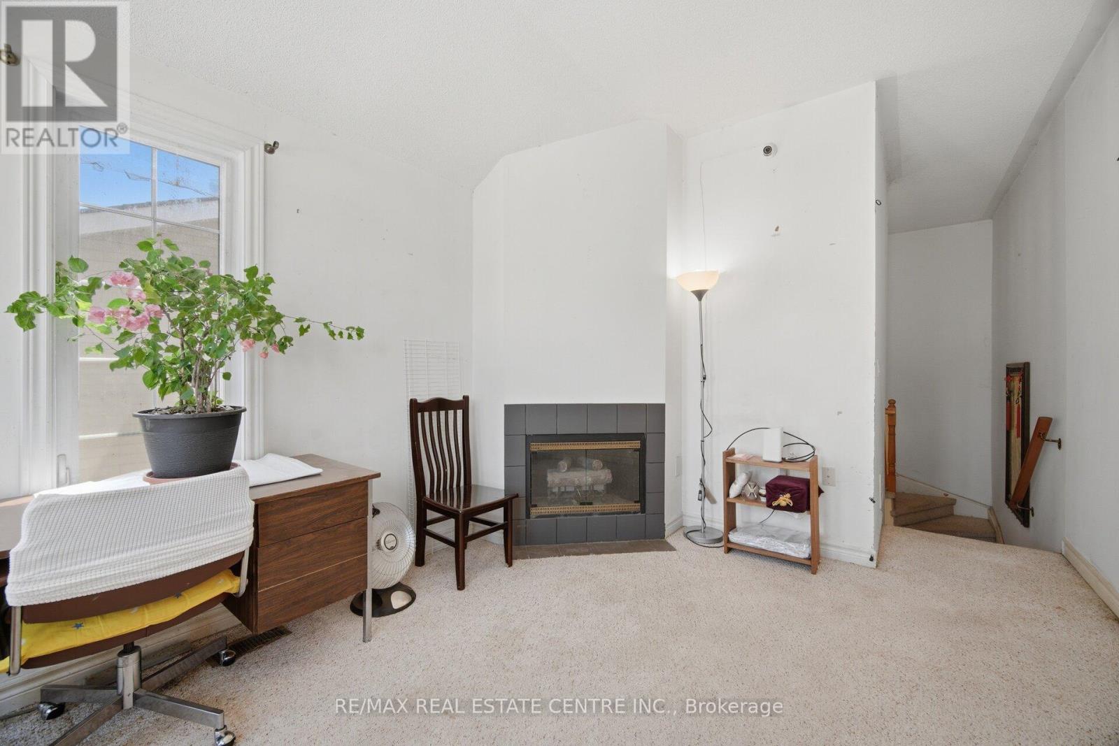 #2 3 HARTNELL SQUARE - 19