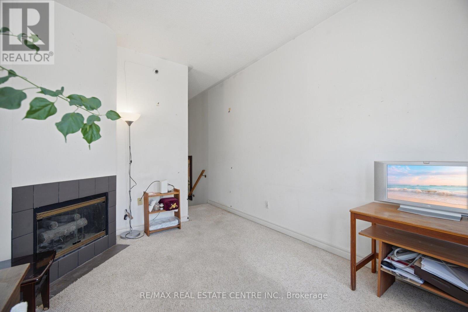 #2 3 HARTNELL SQUARE - 20