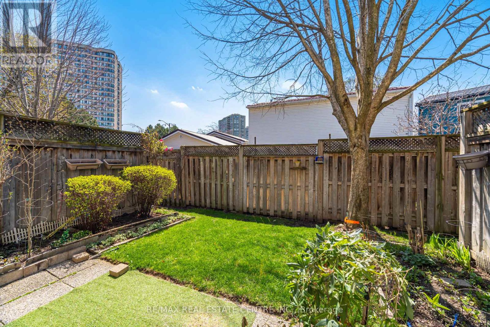 #2 3 HARTNELL SQUARE - 32