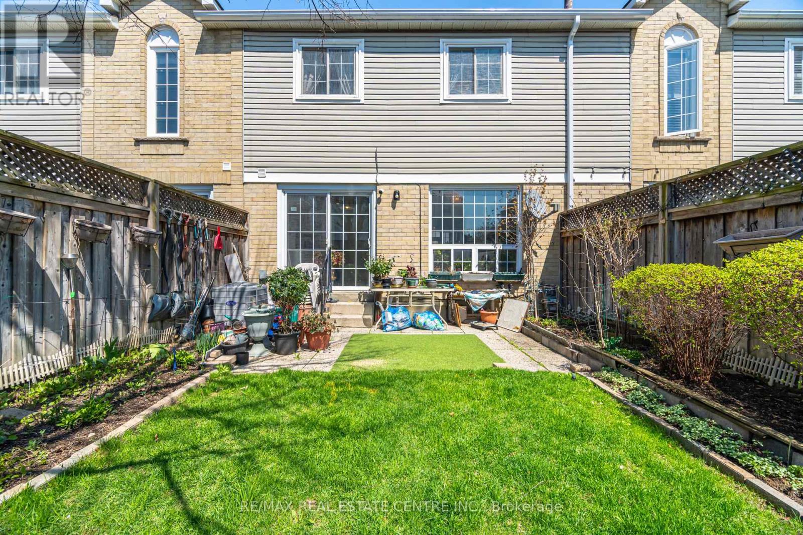 #2 3 HARTNELL SQUARE - 34