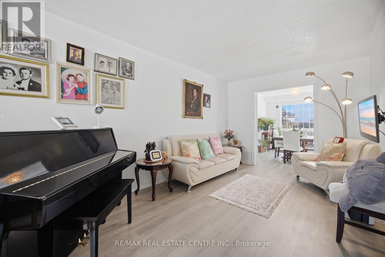 #2 3 HARTNELL SQUARE - 6