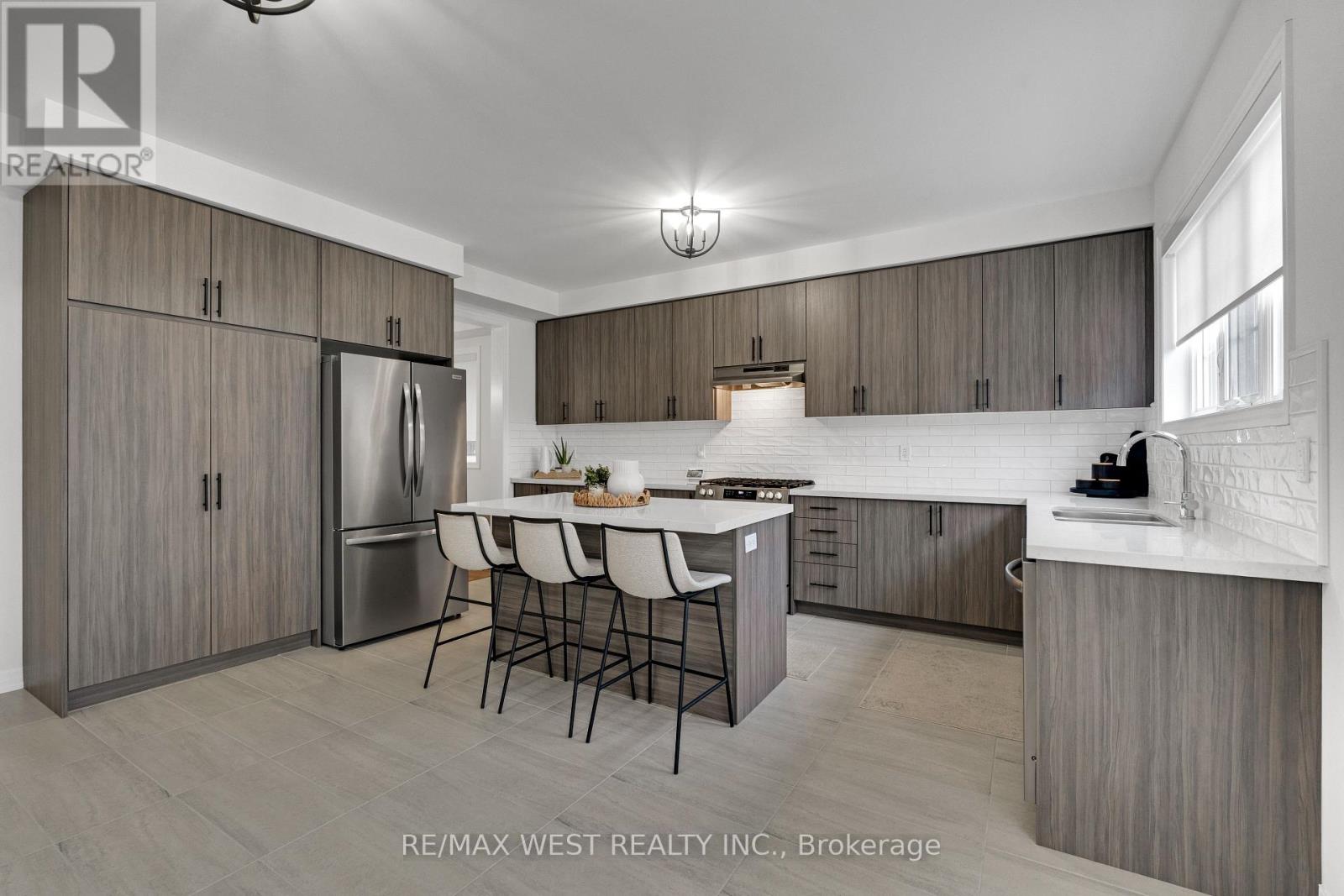 24 HANTON CRESCENT - Image 10