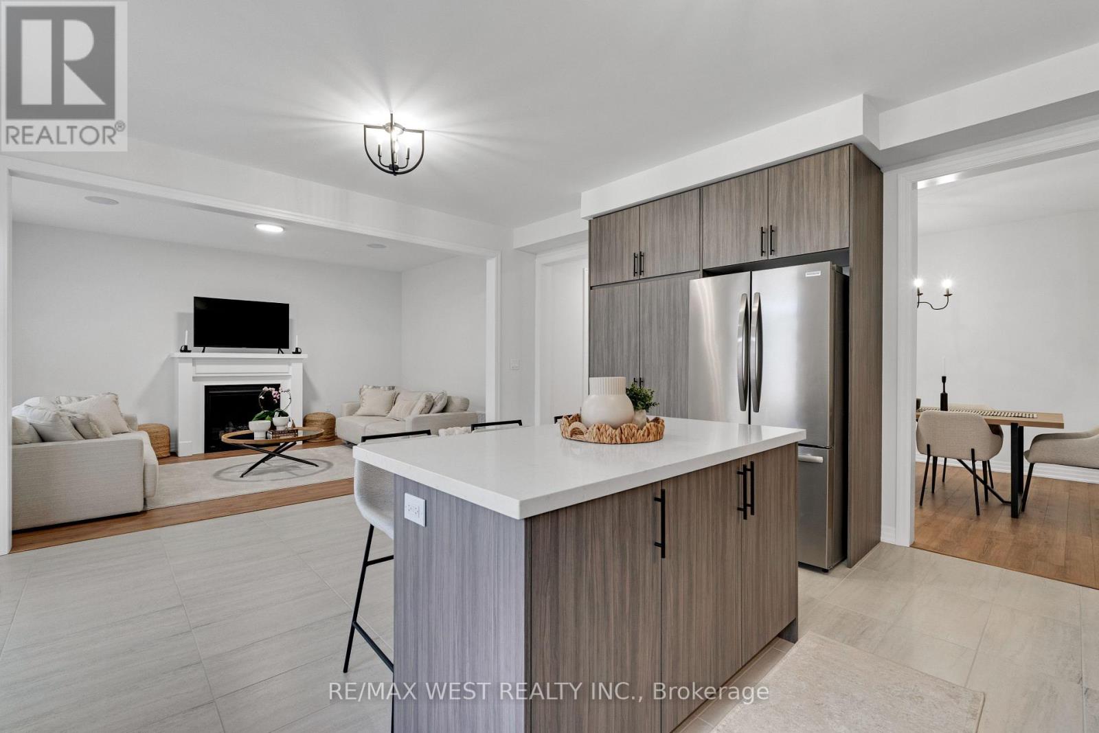24 HANTON CRESCENT - Image 11