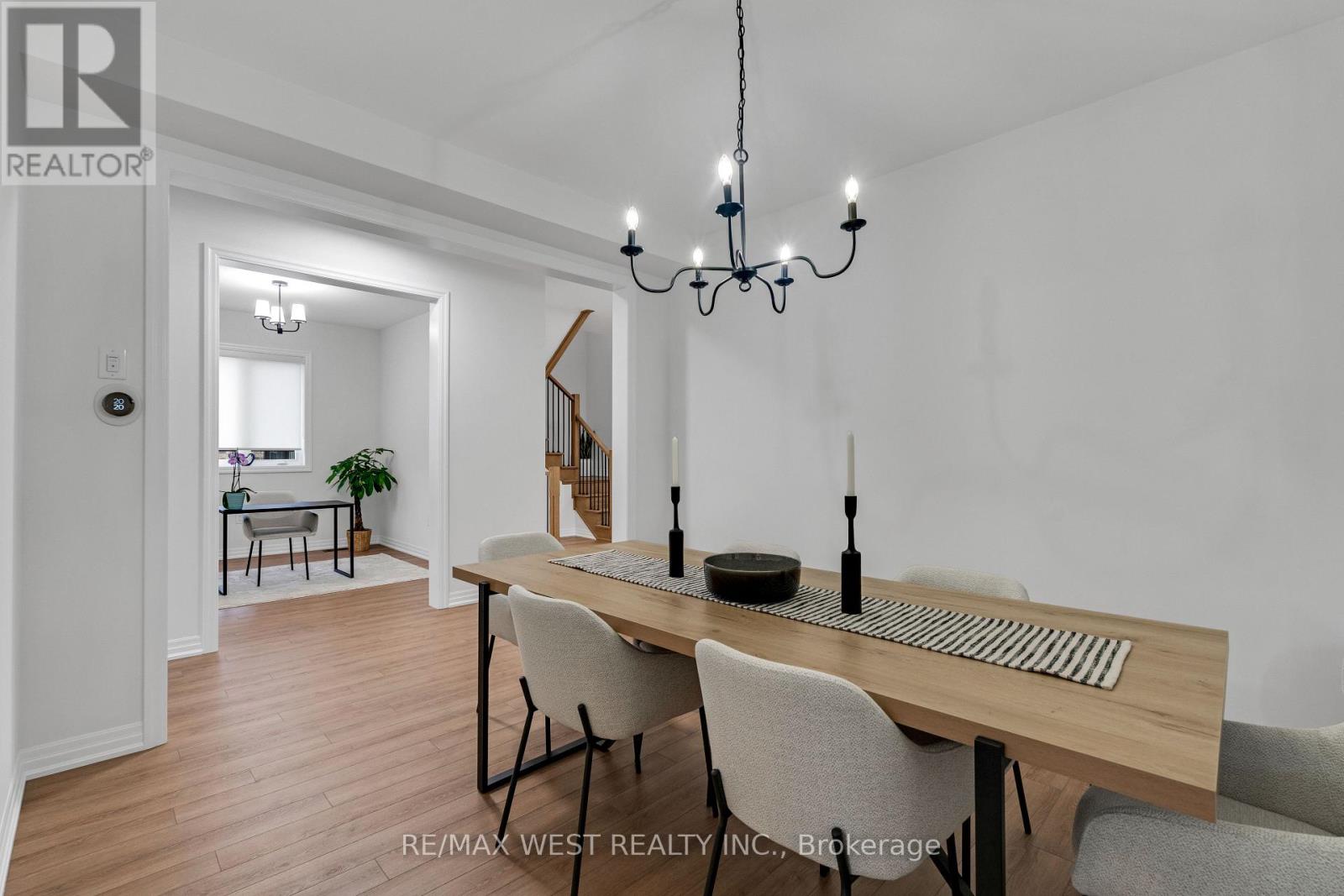 24 HANTON CRESCENT - 14
