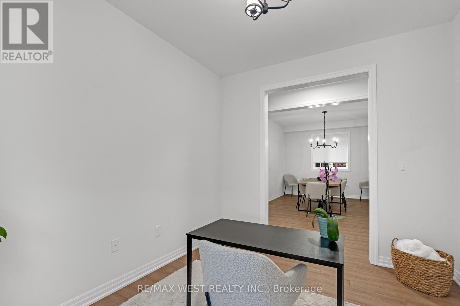 24 HANTON CRESCENT - Image 16