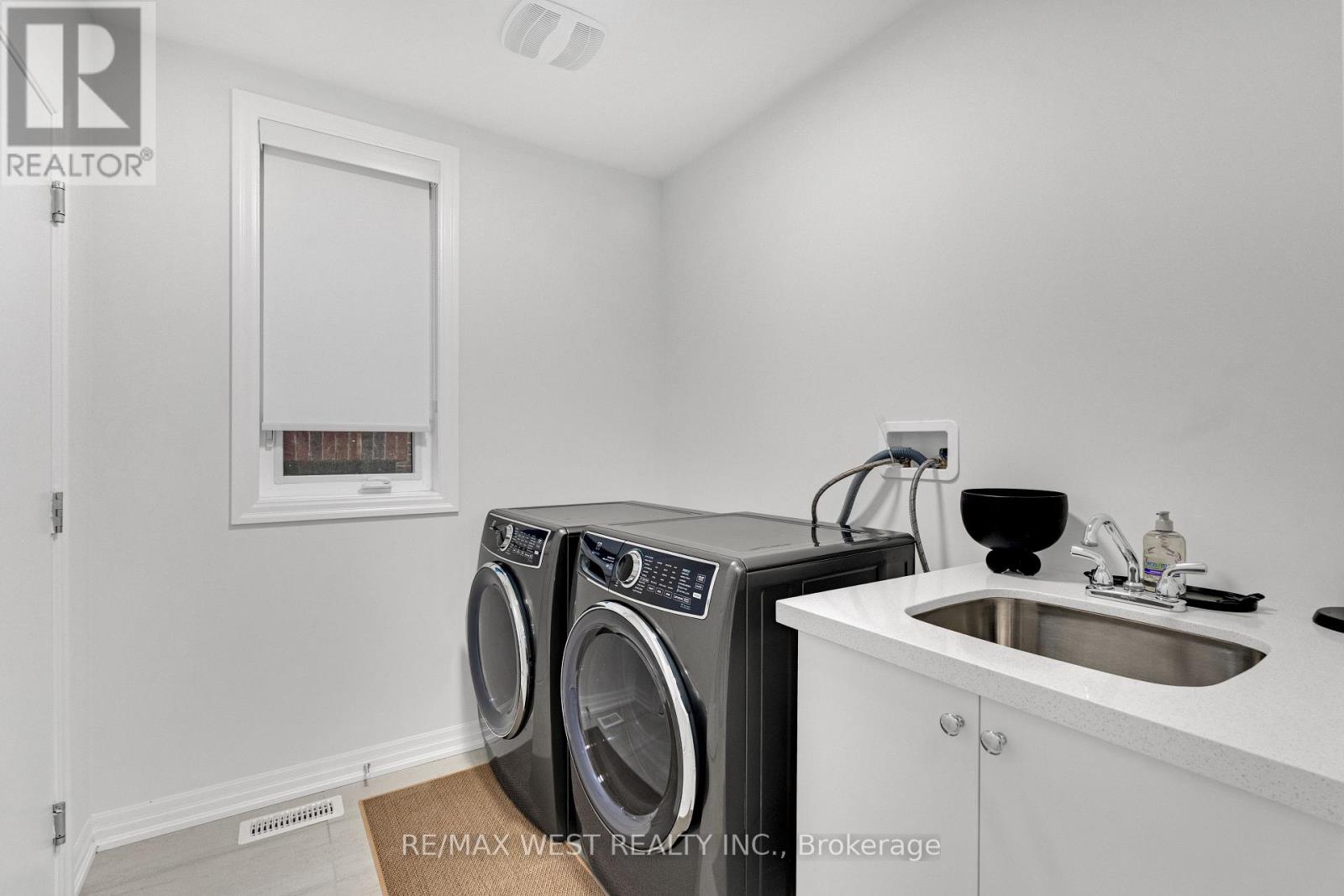 24 HANTON CRESCENT - Image 18