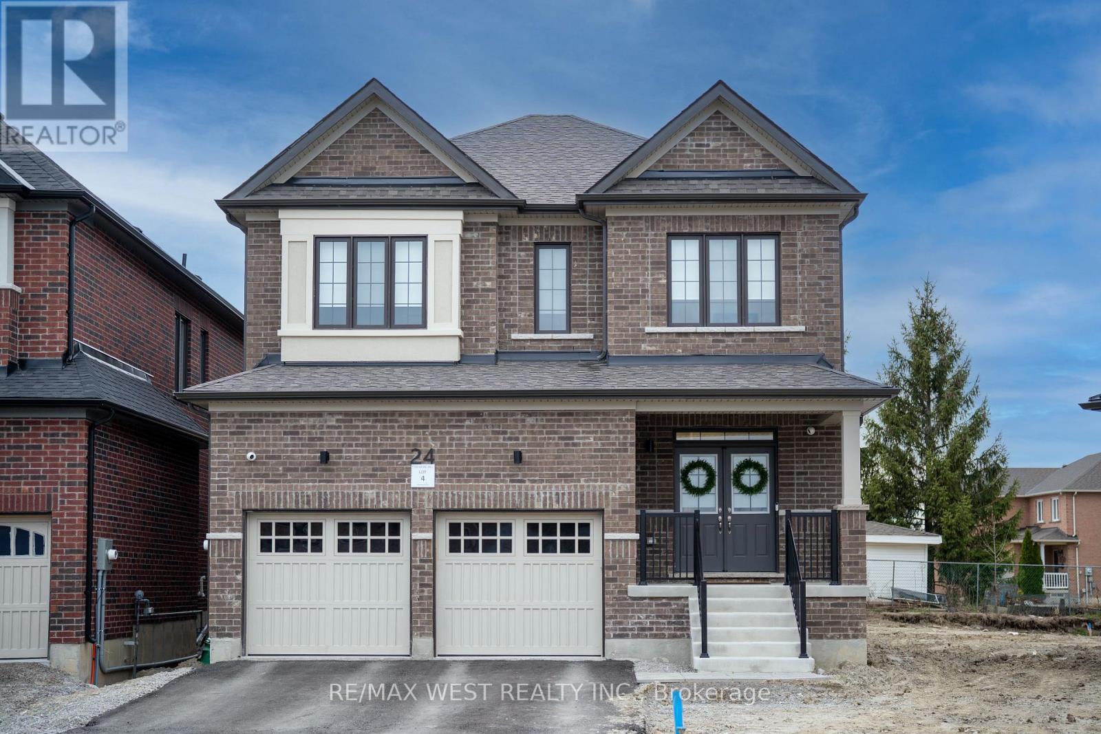 24 HANTON CRESCENT - 2