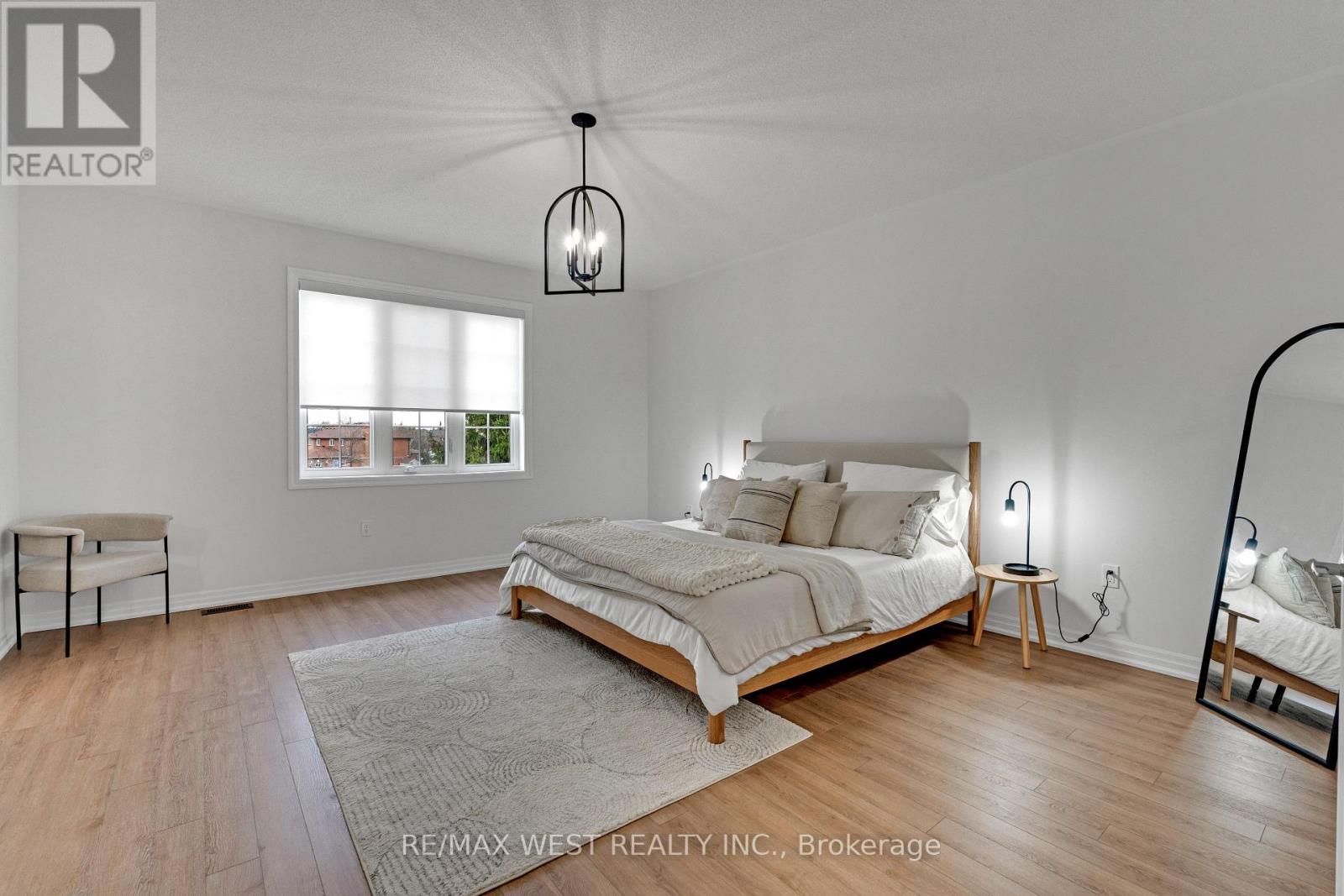 24 HANTON CRESCENT - 22