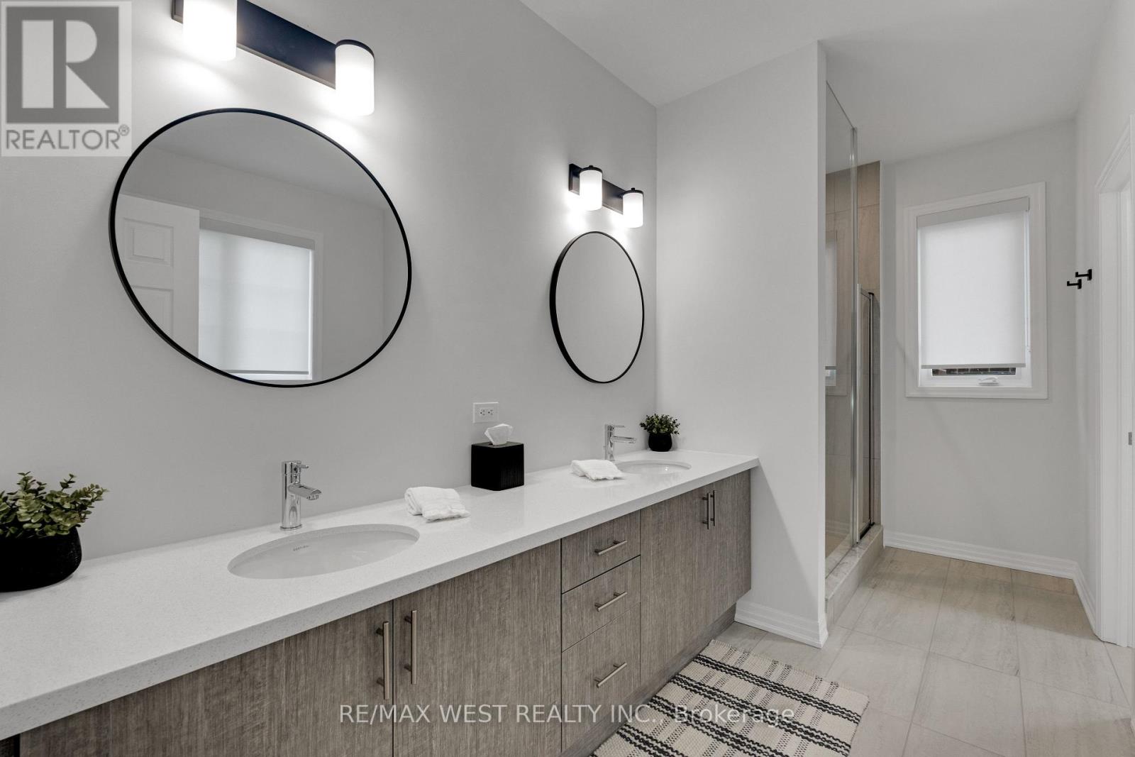 24 HANTON CRESCENT - 25