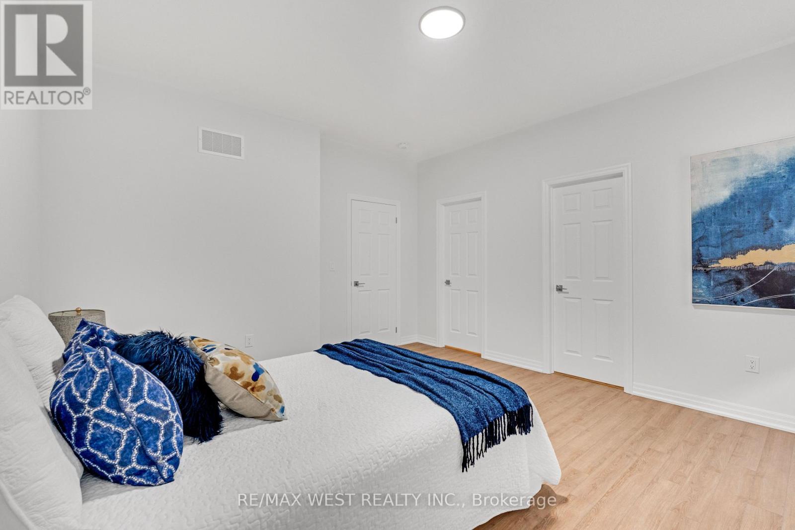 24 HANTON CRESCENT - 29