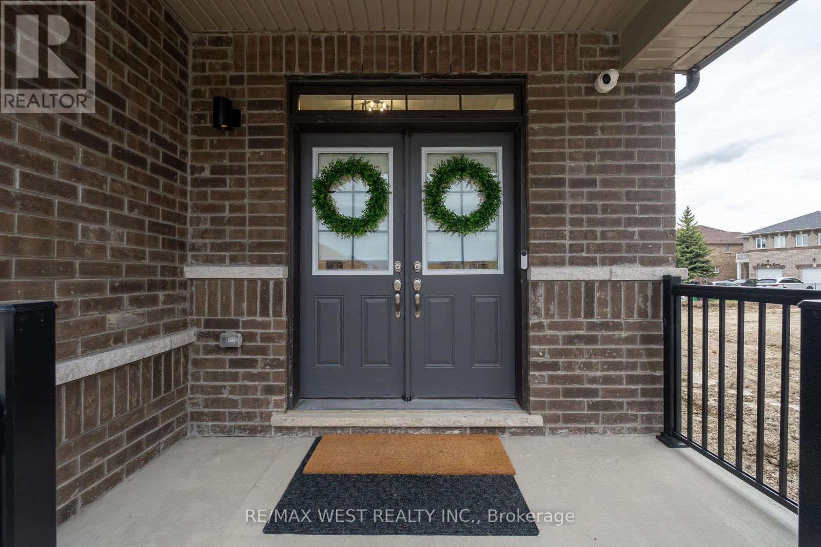 24 HANTON CRESCENT - 3