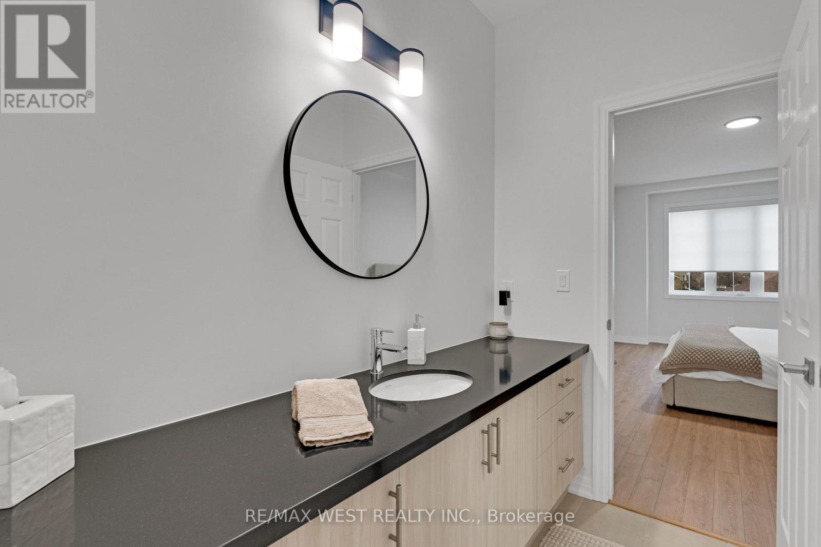 24 HANTON CRESCENT - Image 30